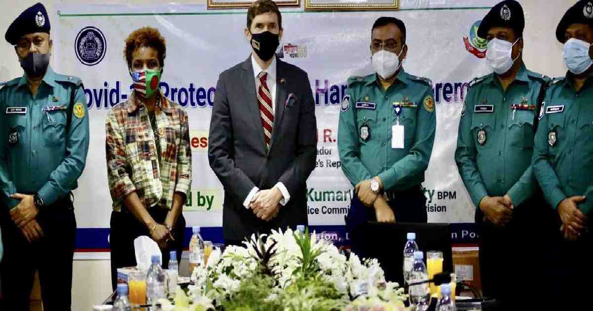 US provides PPE , US Ambassador to Bangladesh Earl Miller , US support for Bangladesh , US Embassy in Dhaka , Gulshan Crime Division , Dhaka Metropolitan Police